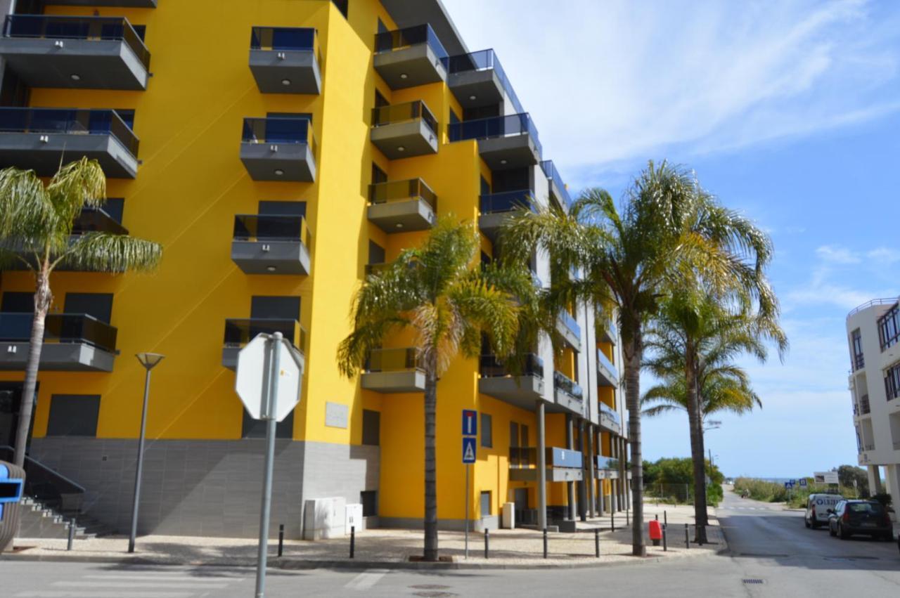 Apartamento Frente Ao Mar Com Piscina De Agua Salgada Quarteira Exterior photo