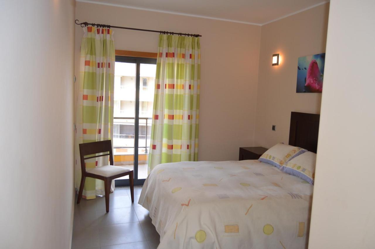 Apartamento Frente Ao Mar Com Piscina De Agua Salgada Quarteira Exterior photo