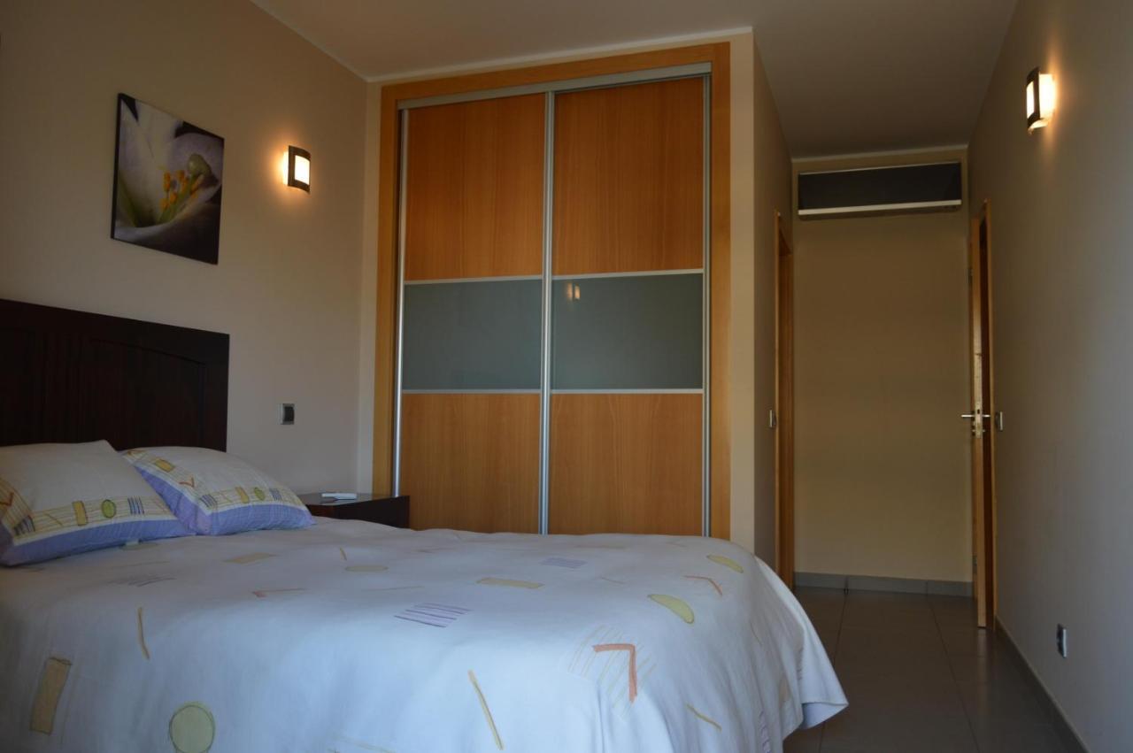 Apartamento Frente Ao Mar Com Piscina De Agua Salgada Quarteira Exterior photo