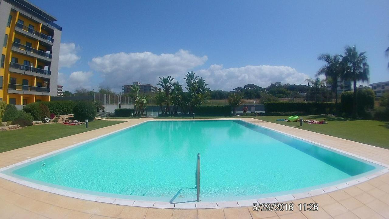 Apartamento Frente Ao Mar Com Piscina De Agua Salgada Quarteira Exterior photo